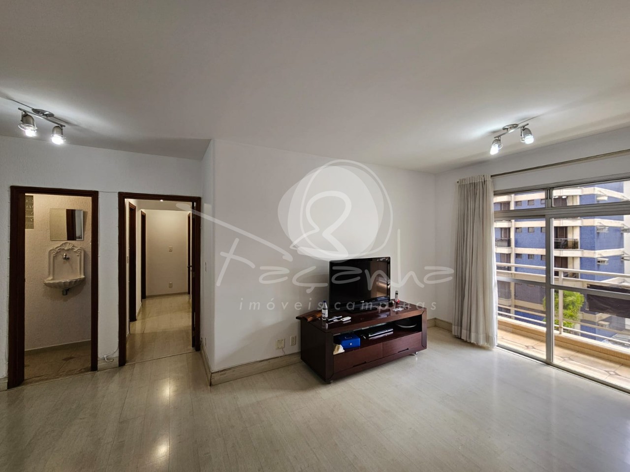 Apartamento à venda com 3 quartos, 110m² - Foto 1