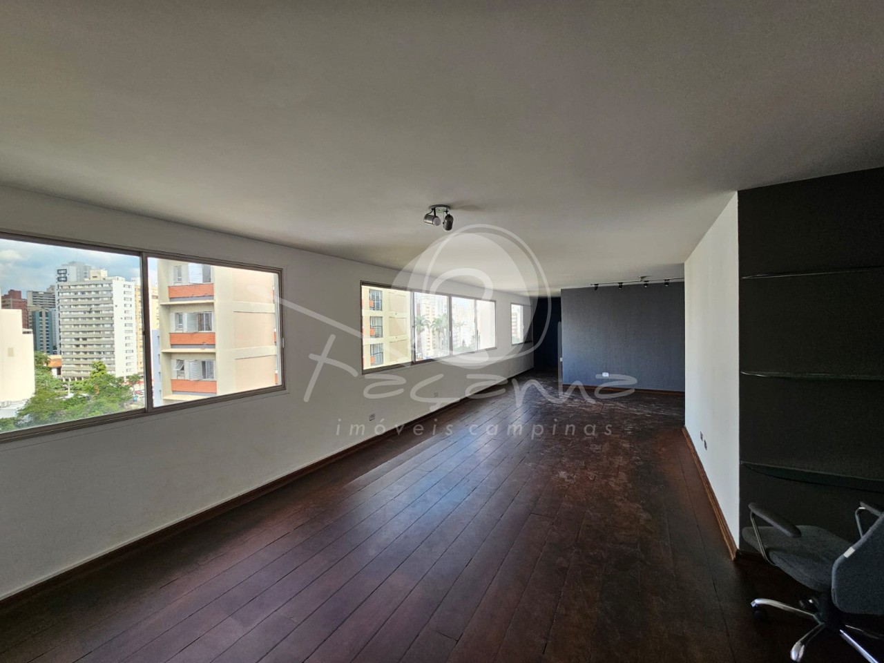 Apartamento à venda com 4 quartos, 196m² - Foto 2