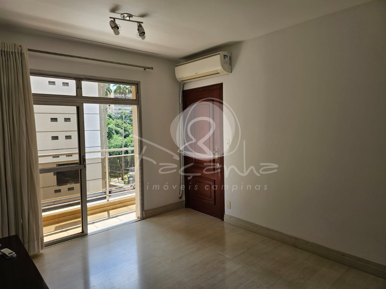 Apartamento à venda com 3 quartos, 110m² - Foto 2