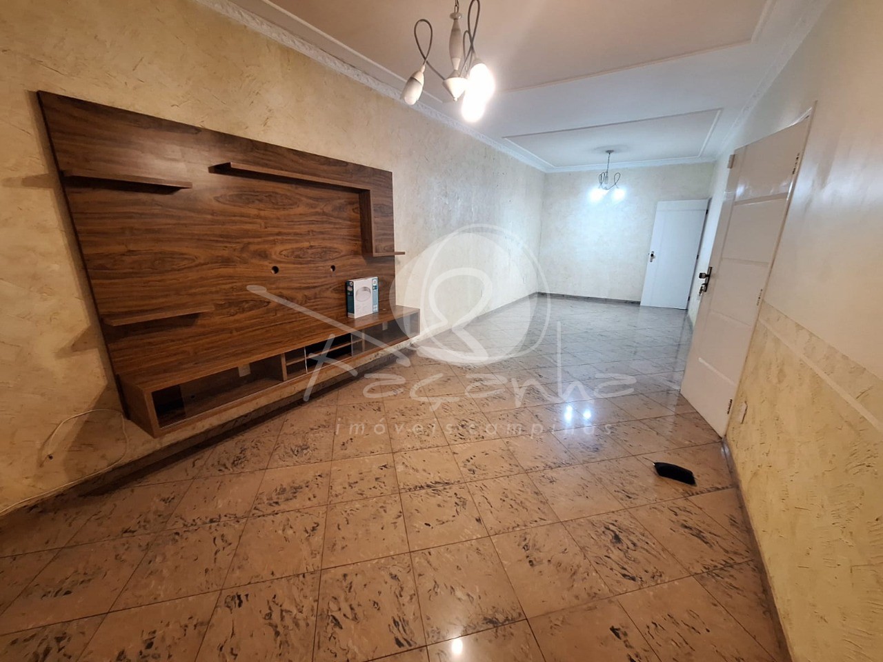 Casa à venda com 3 quartos, 250m² - Foto 2