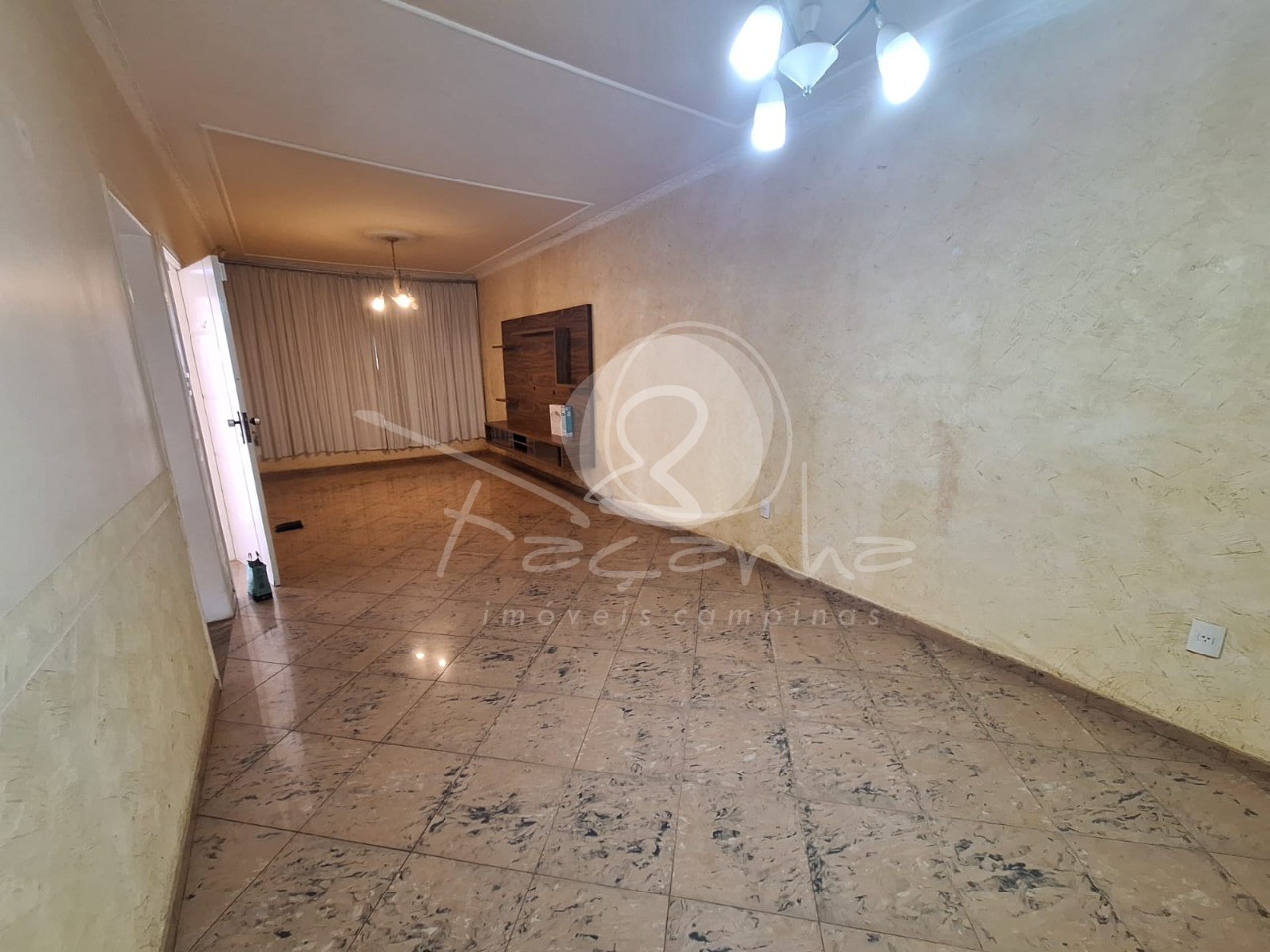 Casa à venda com 3 quartos, 250m² - Foto 4