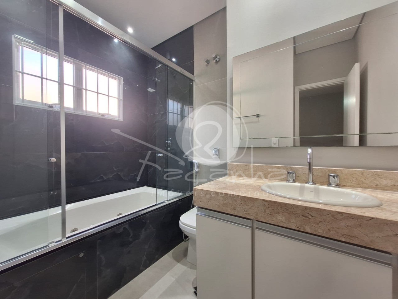 Casa para alugar com 3 quartos, 224m² - Foto 12