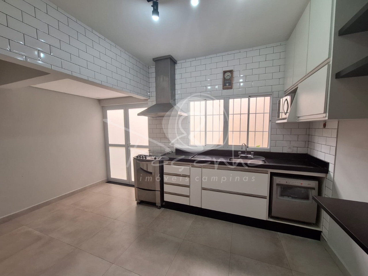 Casa para alugar com 3 quartos, 224m² - Foto 3