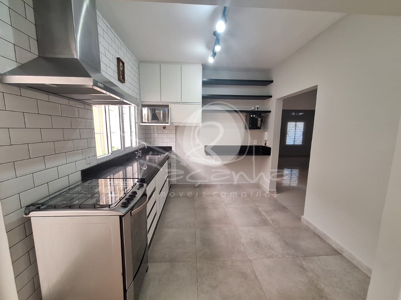 Casa para alugar com 3 quartos, 224m² - Foto 9