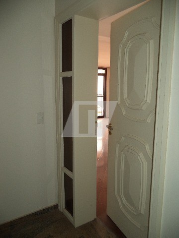 Apartamento à venda com 3 quartos, 250m² - Foto 1