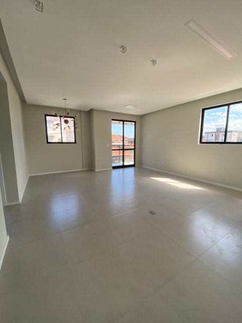 Apartamento à venda com 2 quartos, 80m² - Foto 2