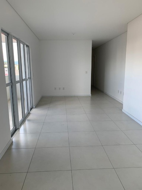 Apartamento à venda com 2 quartos, 83m² - Foto 10