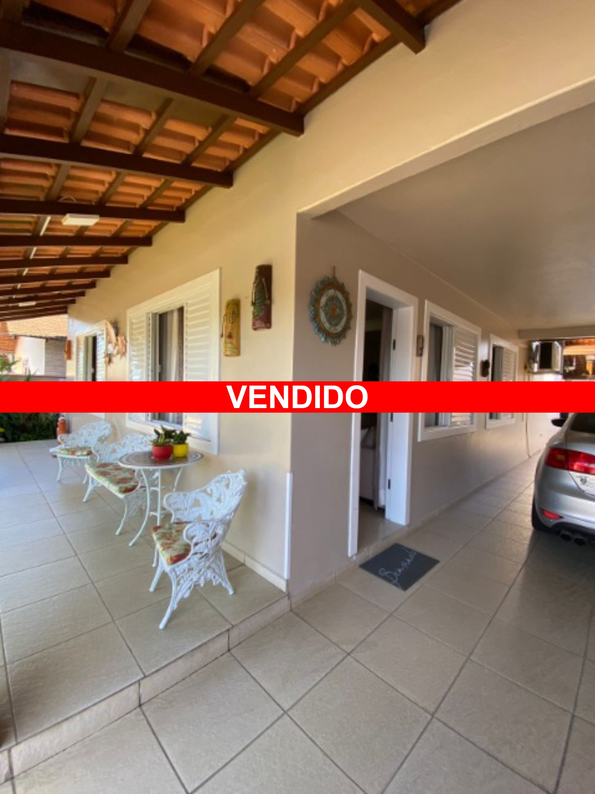 Casa à venda com 3 quartos, 84m² - Foto 1