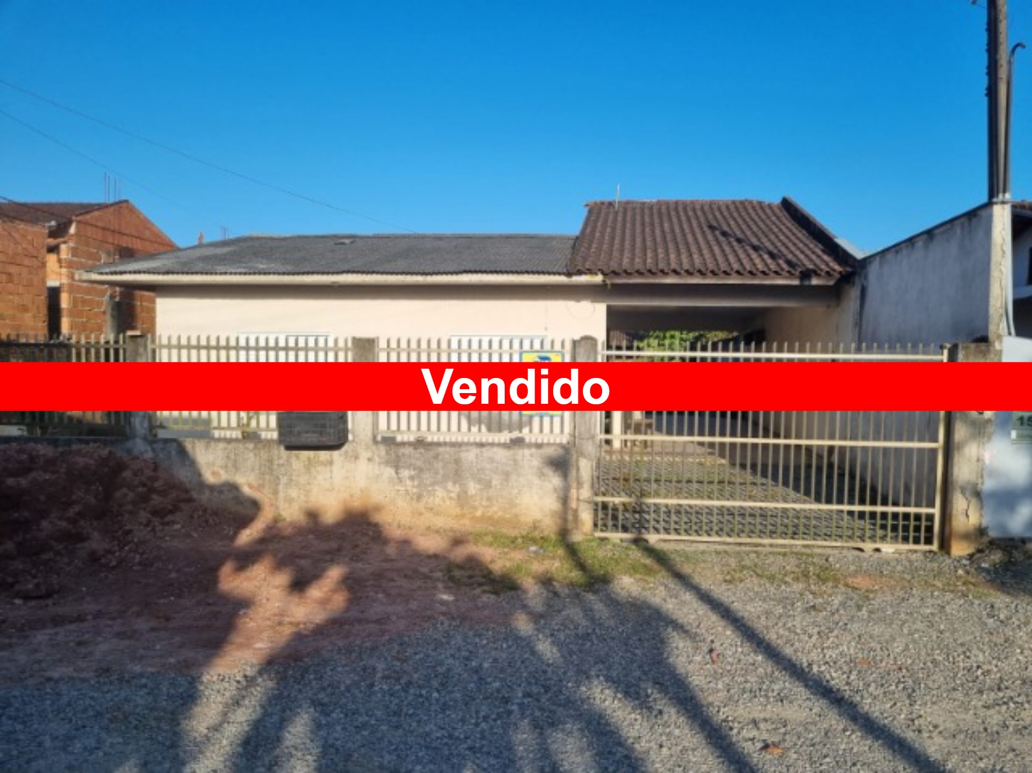 Casa à venda com 3 quartos, 90m² - Foto 1