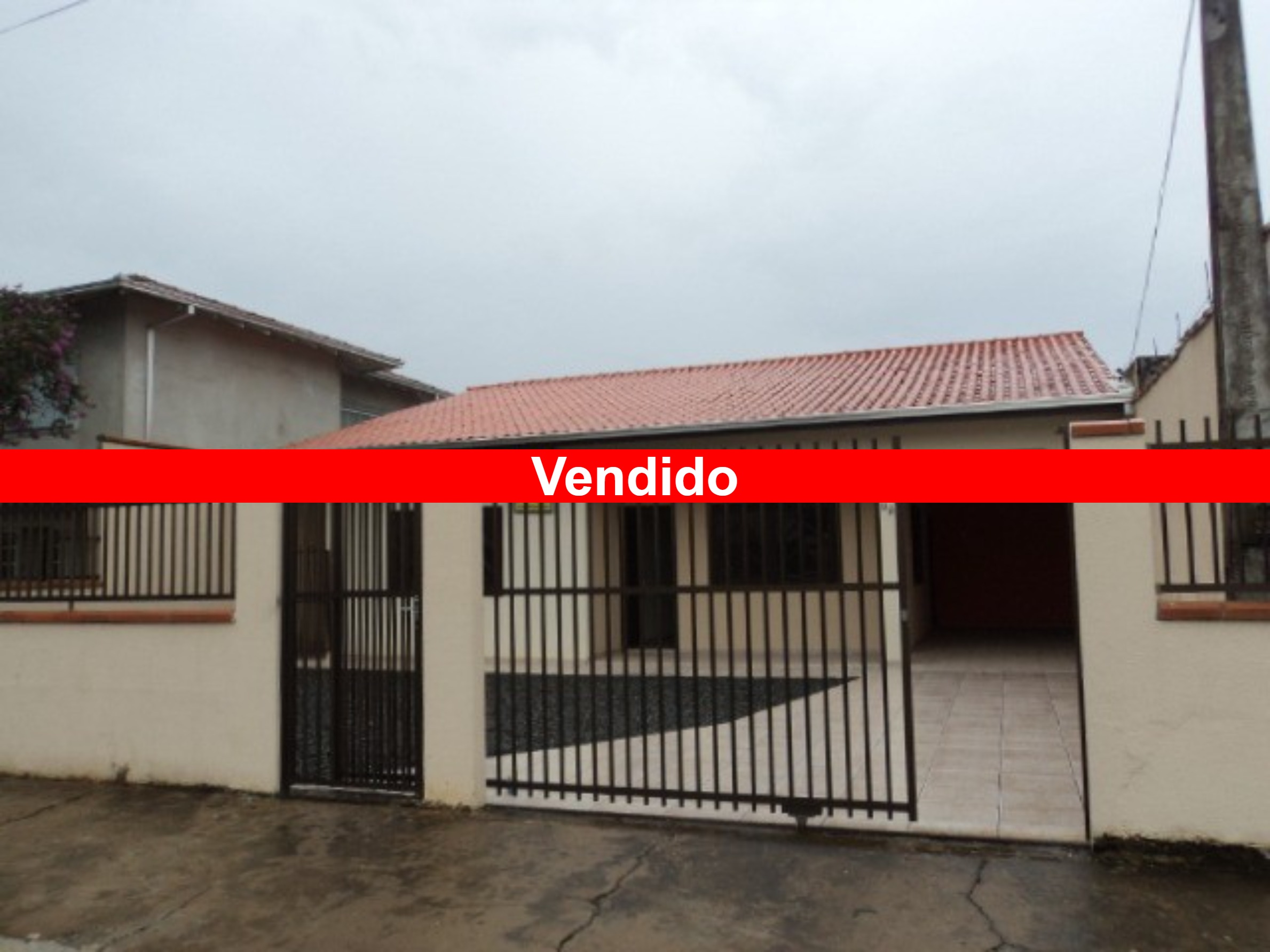 Casa à venda com 3 quartos, 157m² - Foto 1