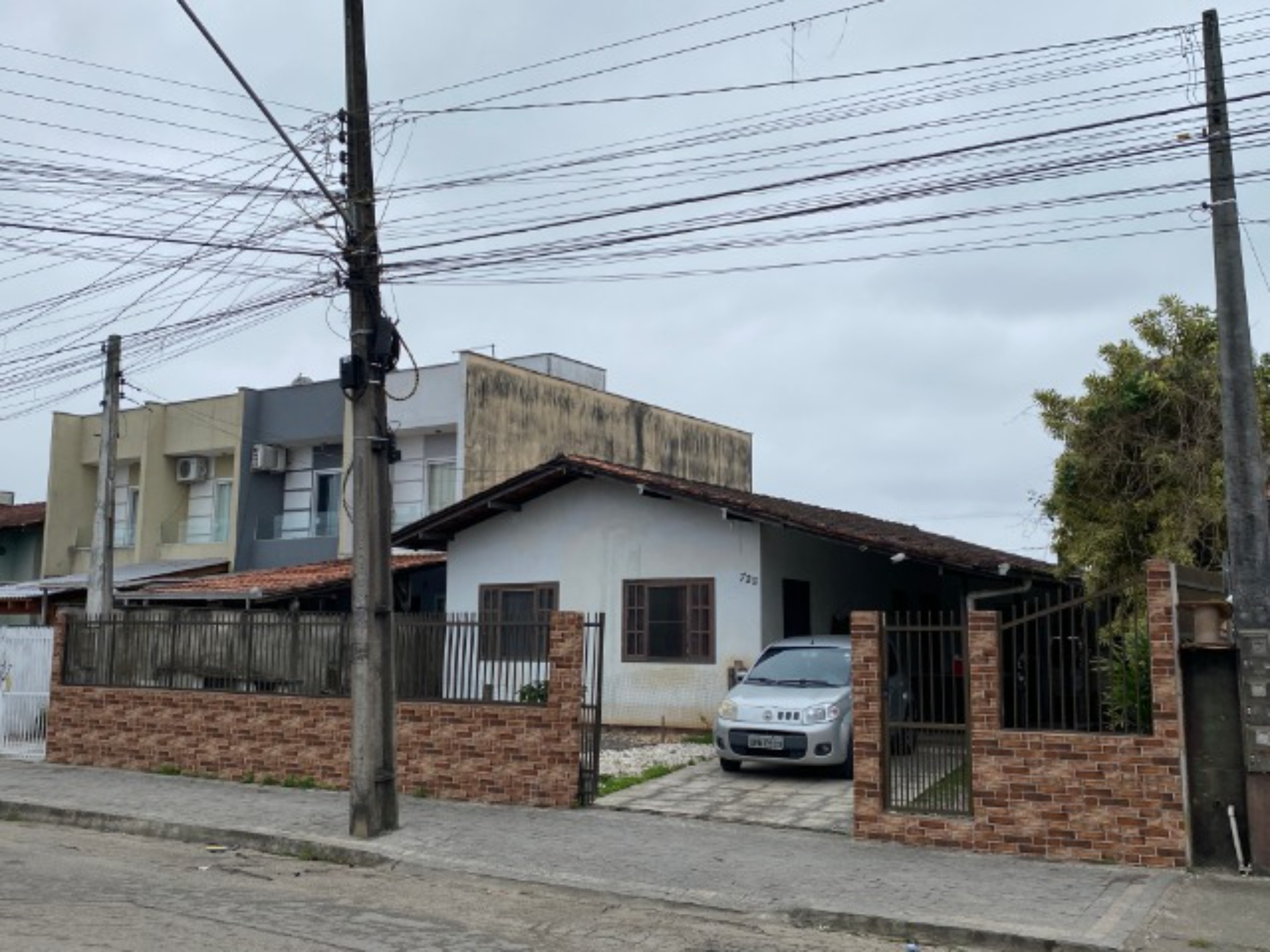 Casa à venda com 3 quartos, 343m² - Foto 1