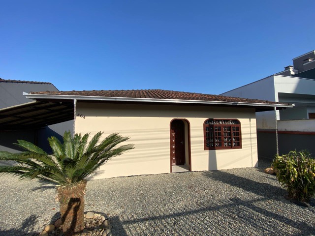 Casa para alugar com 3 quartos, 90m² - Foto 1