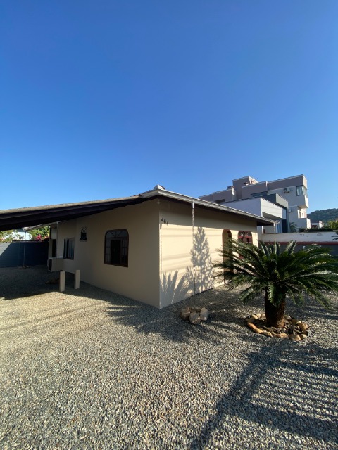 Casa para alugar com 3 quartos, 90m² - Foto 2