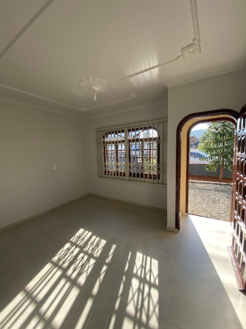 Casa para alugar com 3 quartos, 90m² - Foto 4