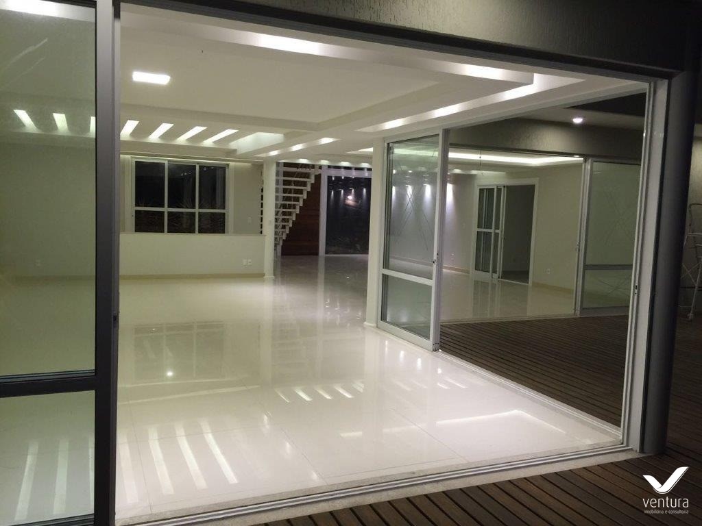 Casa à venda com 4 quartos, 600m² - Foto 11