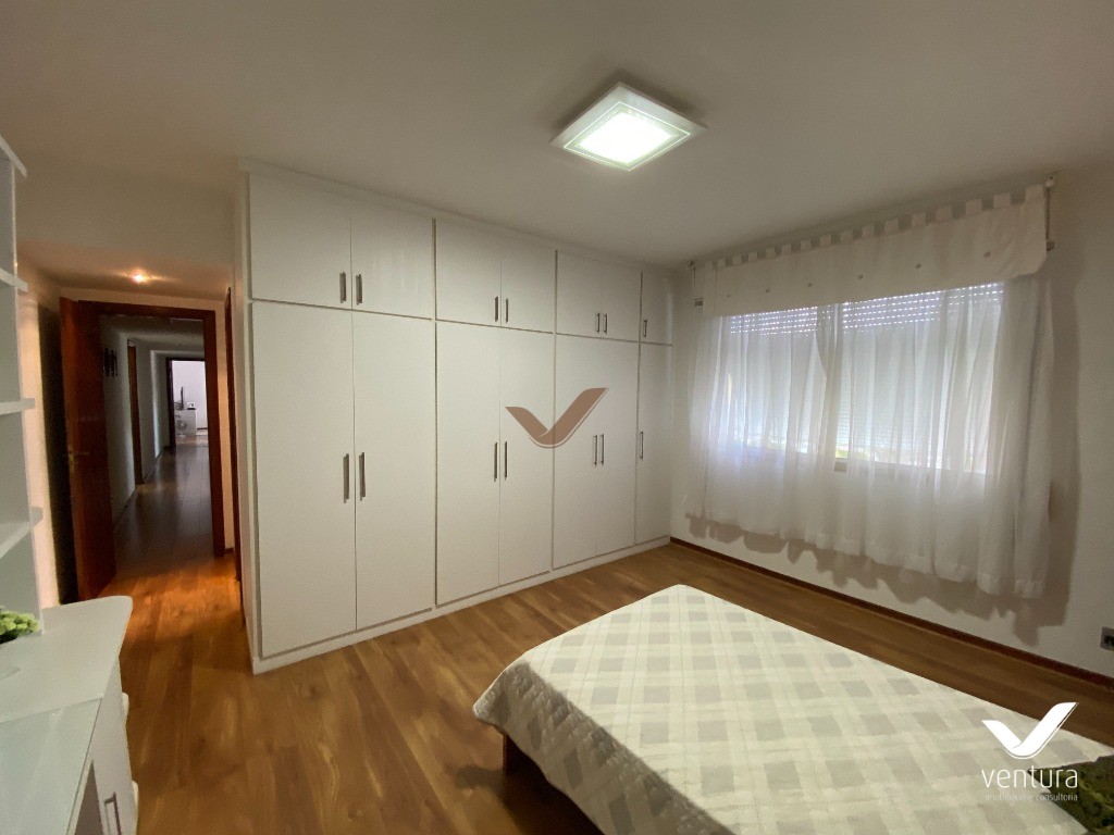 Apartamento à venda com 4 quartos, 200m² - Foto 18