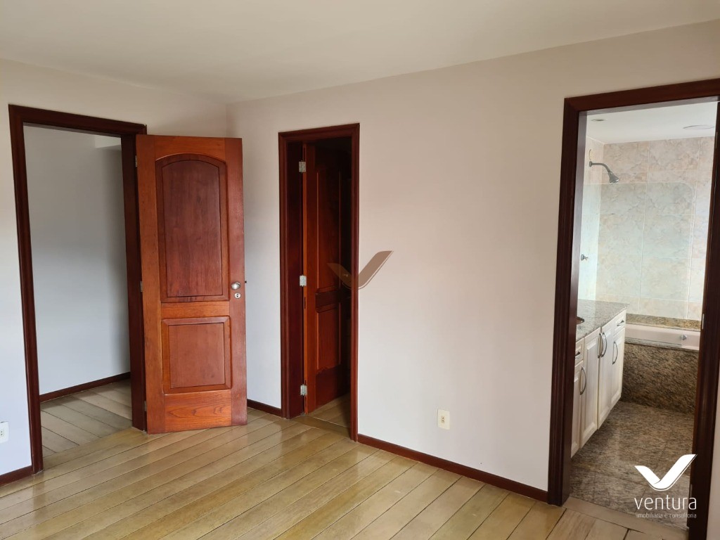 Casa à venda com 6 quartos, 600m² - Foto 8