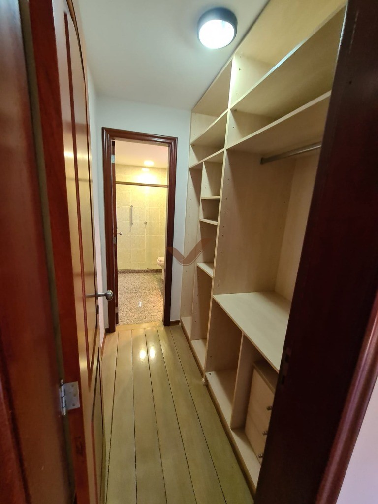 Casa à venda com 6 quartos, 600m² - Foto 10