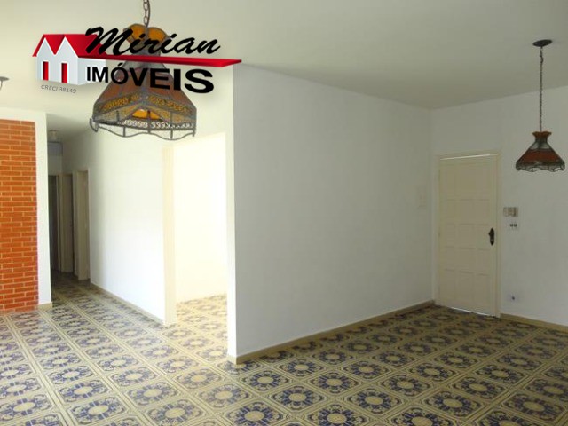 Casa à venda com 3 quartos, 200m² - Foto 2