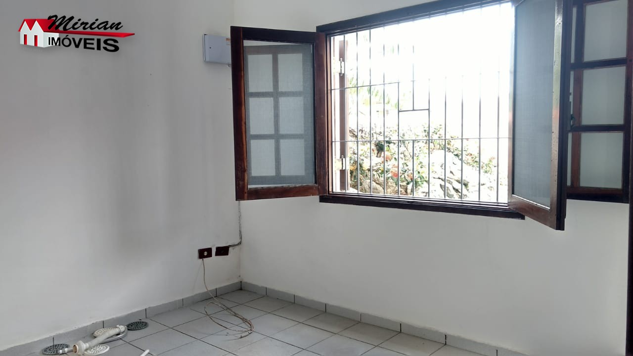 Casa à venda com 5 quartos, 270m² - Foto 9