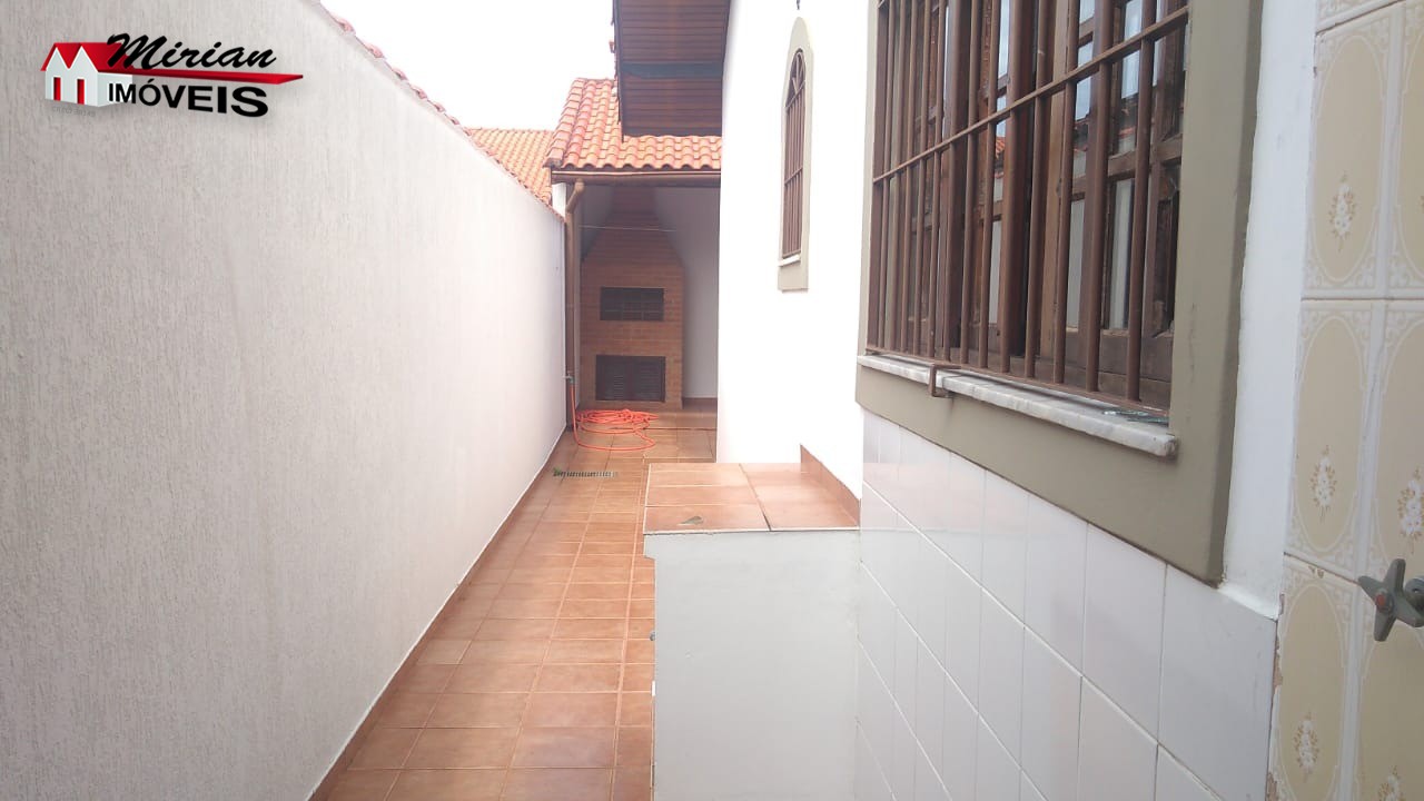 Casa à venda com 3 quartos, 250m² - Foto 15