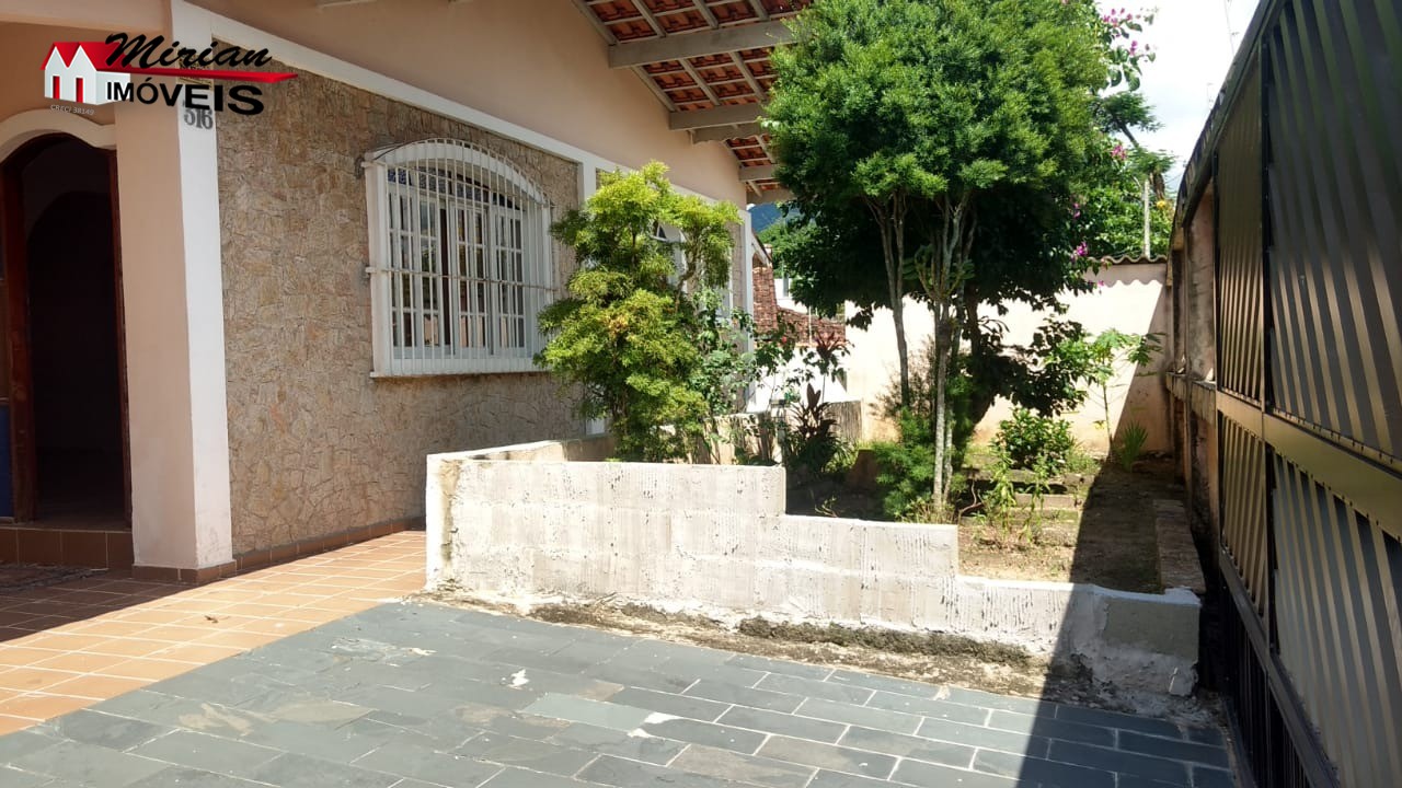 Casa à venda com 4 quartos, 500m² - Foto 1