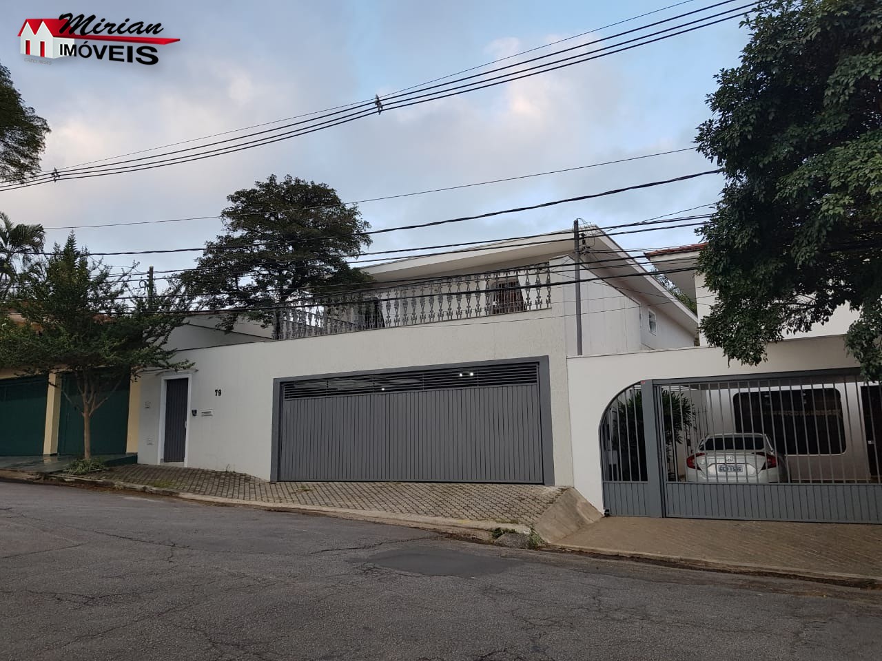 Sobrado à venda com 4 quartos, 426m² - Foto 1