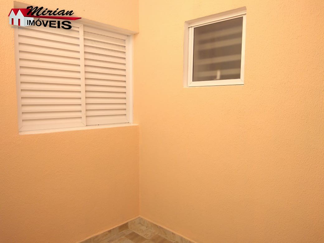 Casa à venda com 2 quartos, 70m² - Foto 13