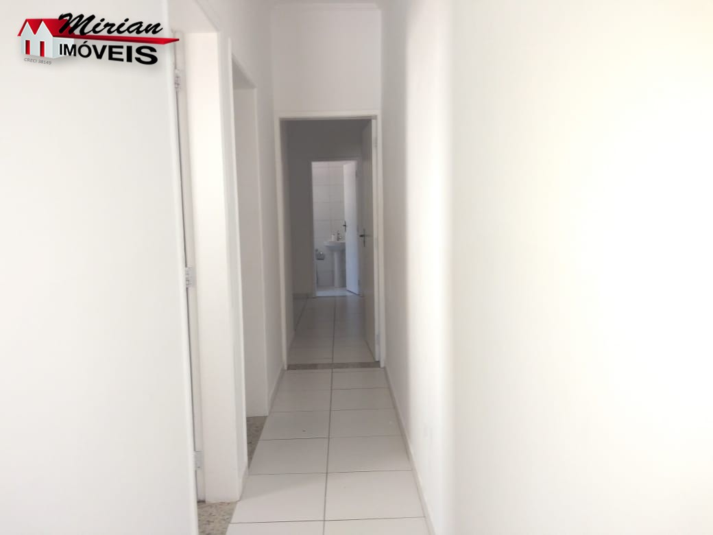 Casa à venda com 2 quartos, 70m² - Foto 6