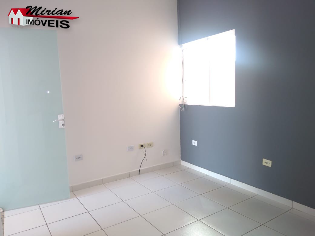 Casa à venda com 2 quartos, 70m² - Foto 4