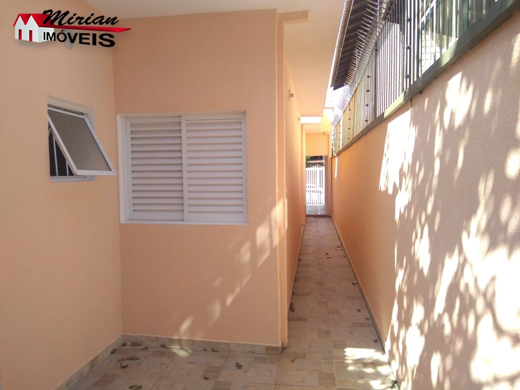 Casa à venda com 2 quartos, 70m² - Foto 26