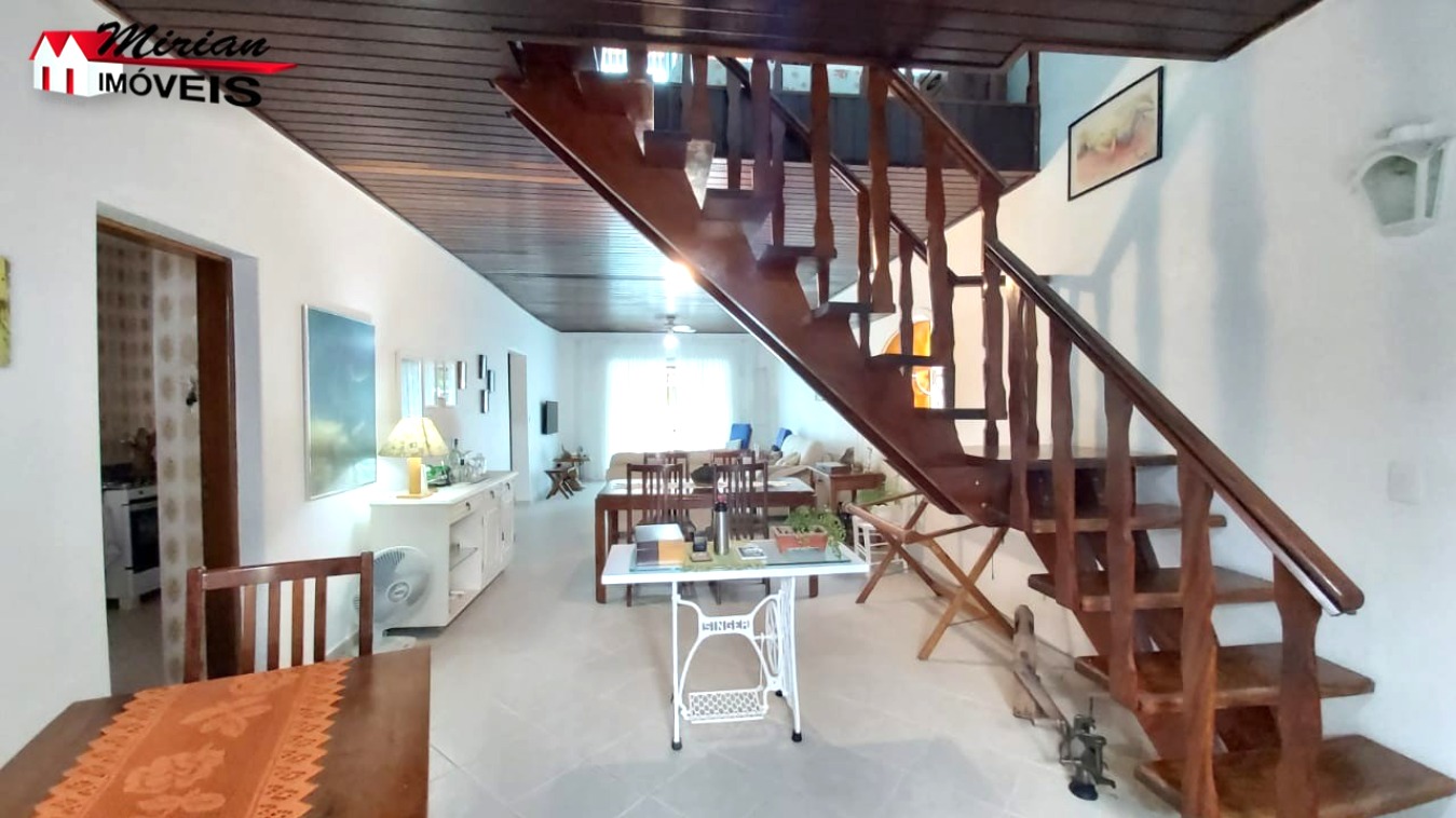 Casa à venda com 2 quartos, 144m² - Foto 2