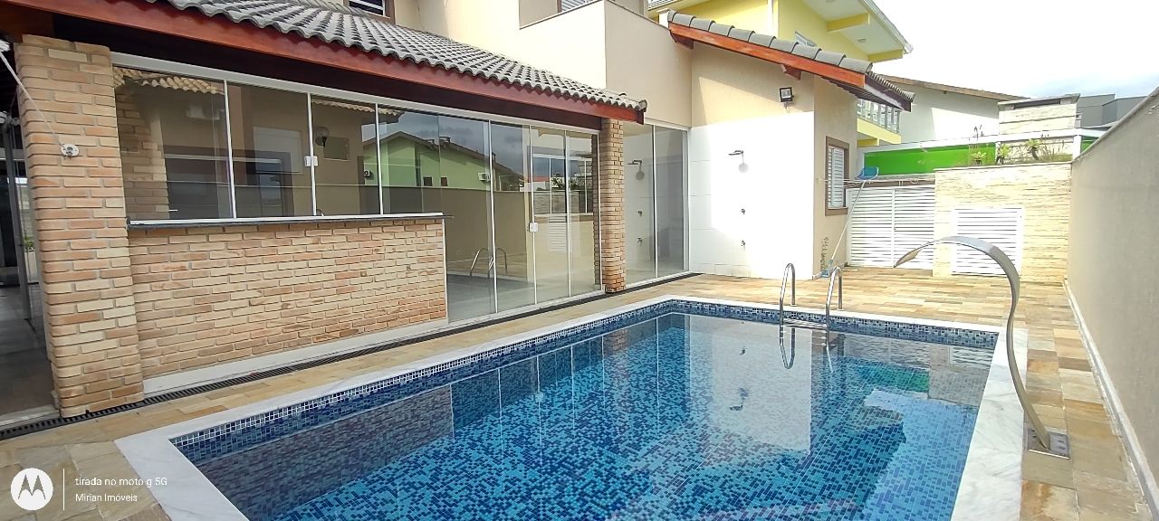 Casa de Condomínio à venda com 4 quartos, 220m² - Foto 2