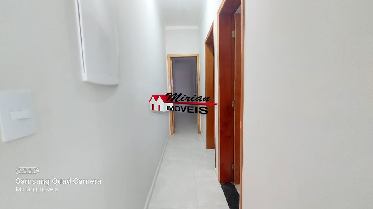 Casa à venda com 2 quartos, 70m² - Foto 2