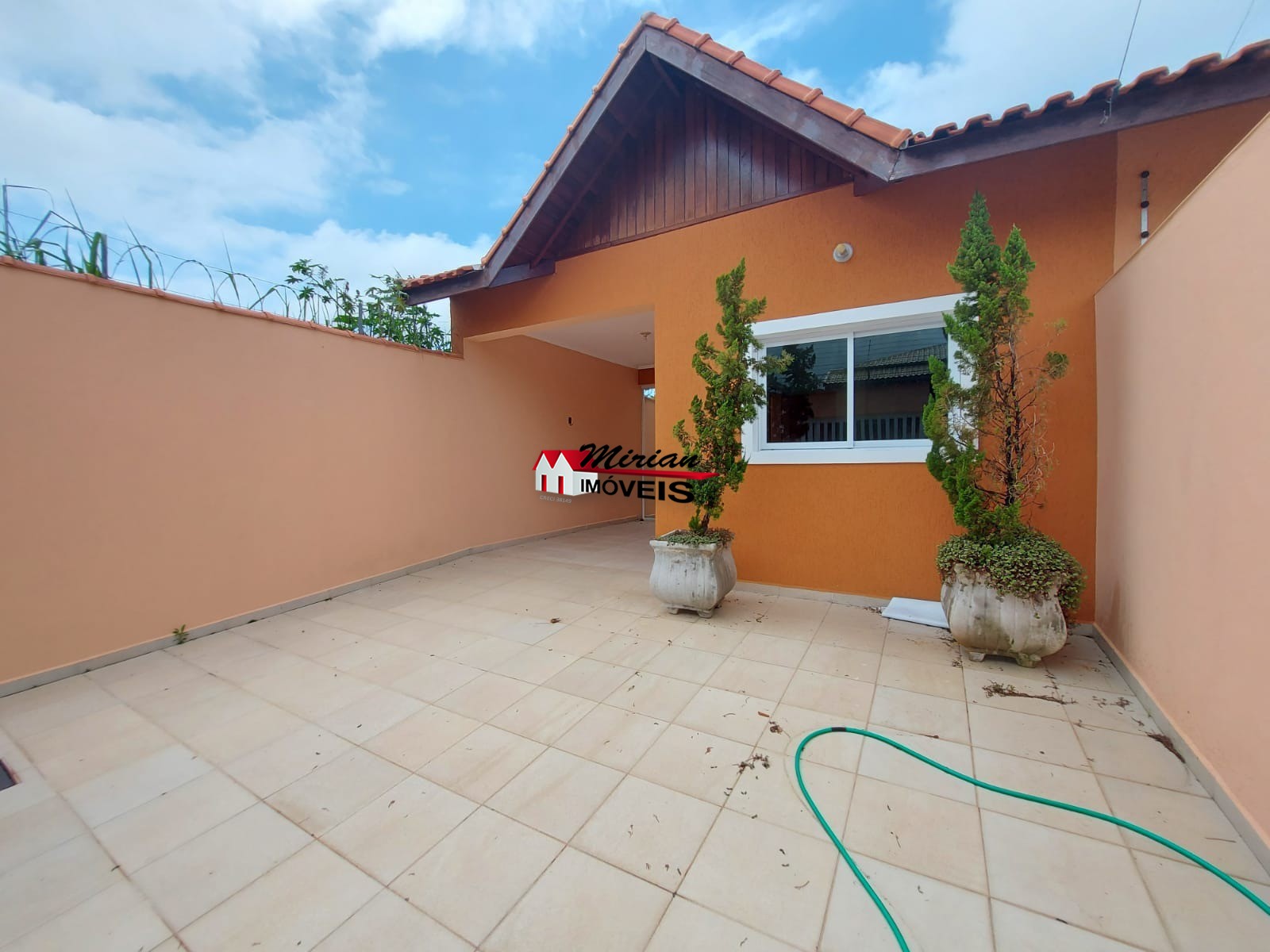 Casa à venda com 3 quartos, 100m² - Foto 2