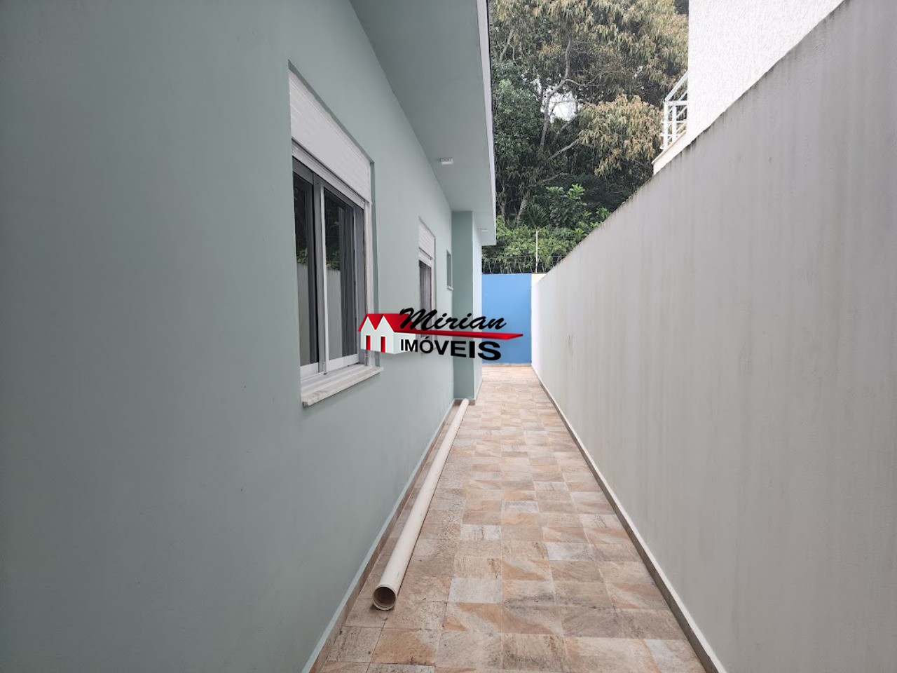 Casa de Condomínio à venda com 3 quartos, 150m² - Foto 2