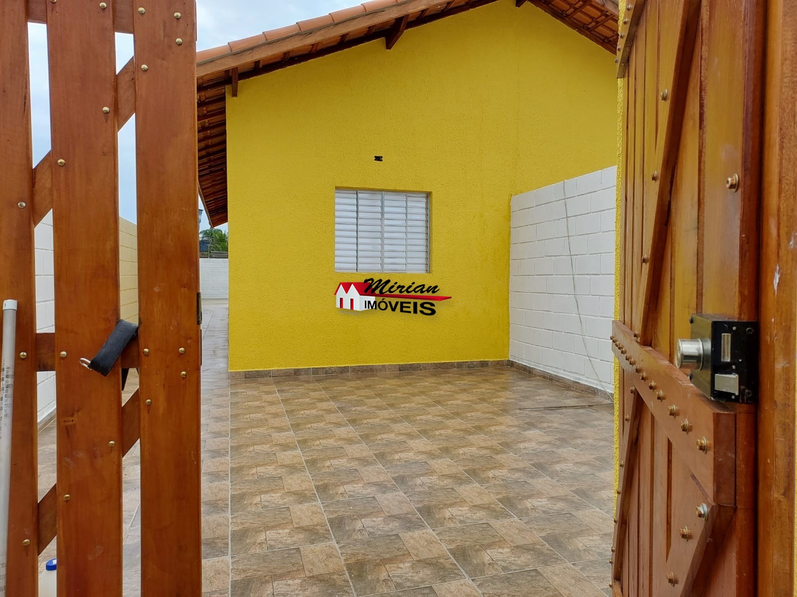 Casa à venda com 2 quartos, 50m² - Foto 4