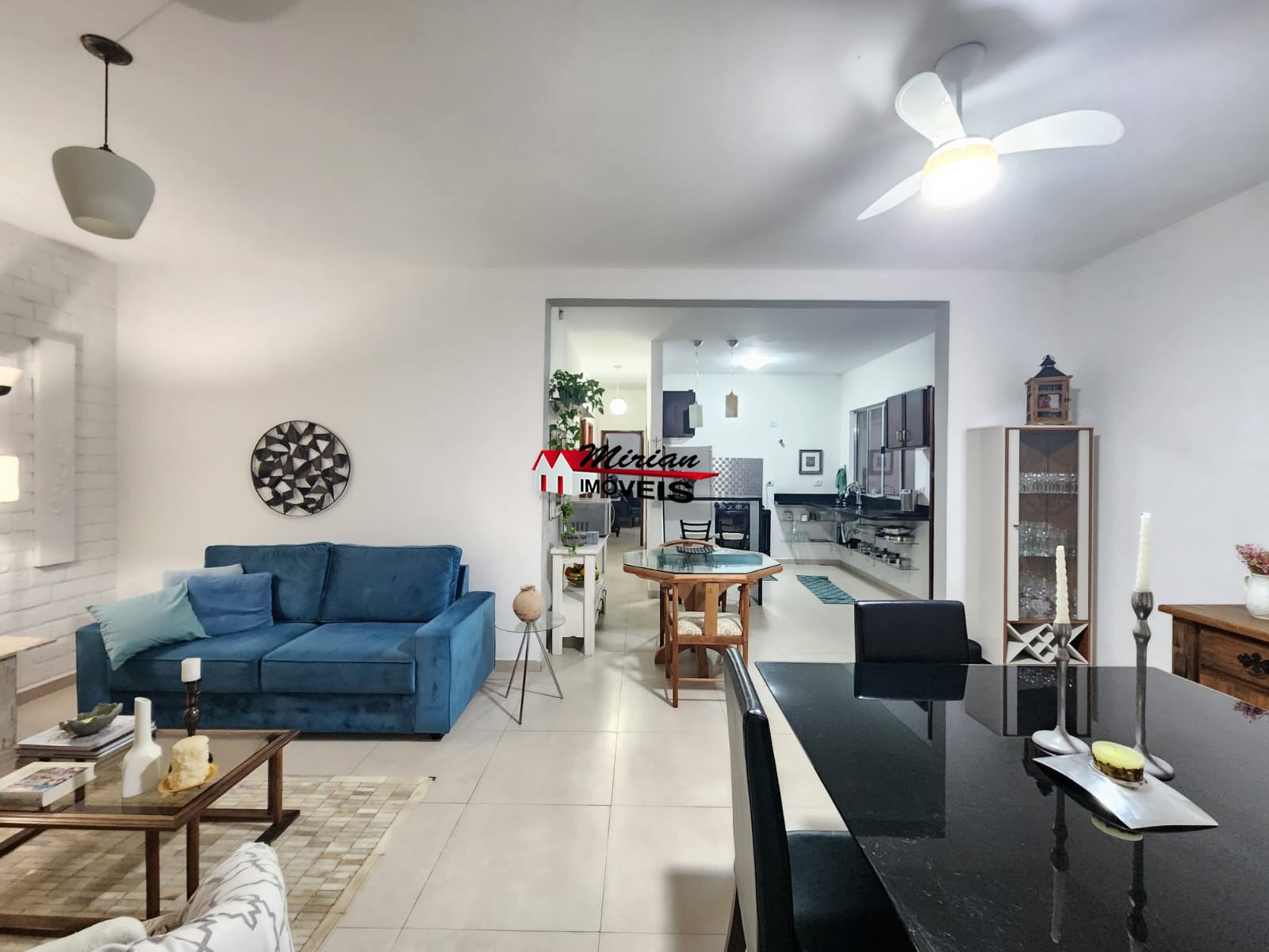 Casa à venda com 3 quartos, 160m² - Foto 1