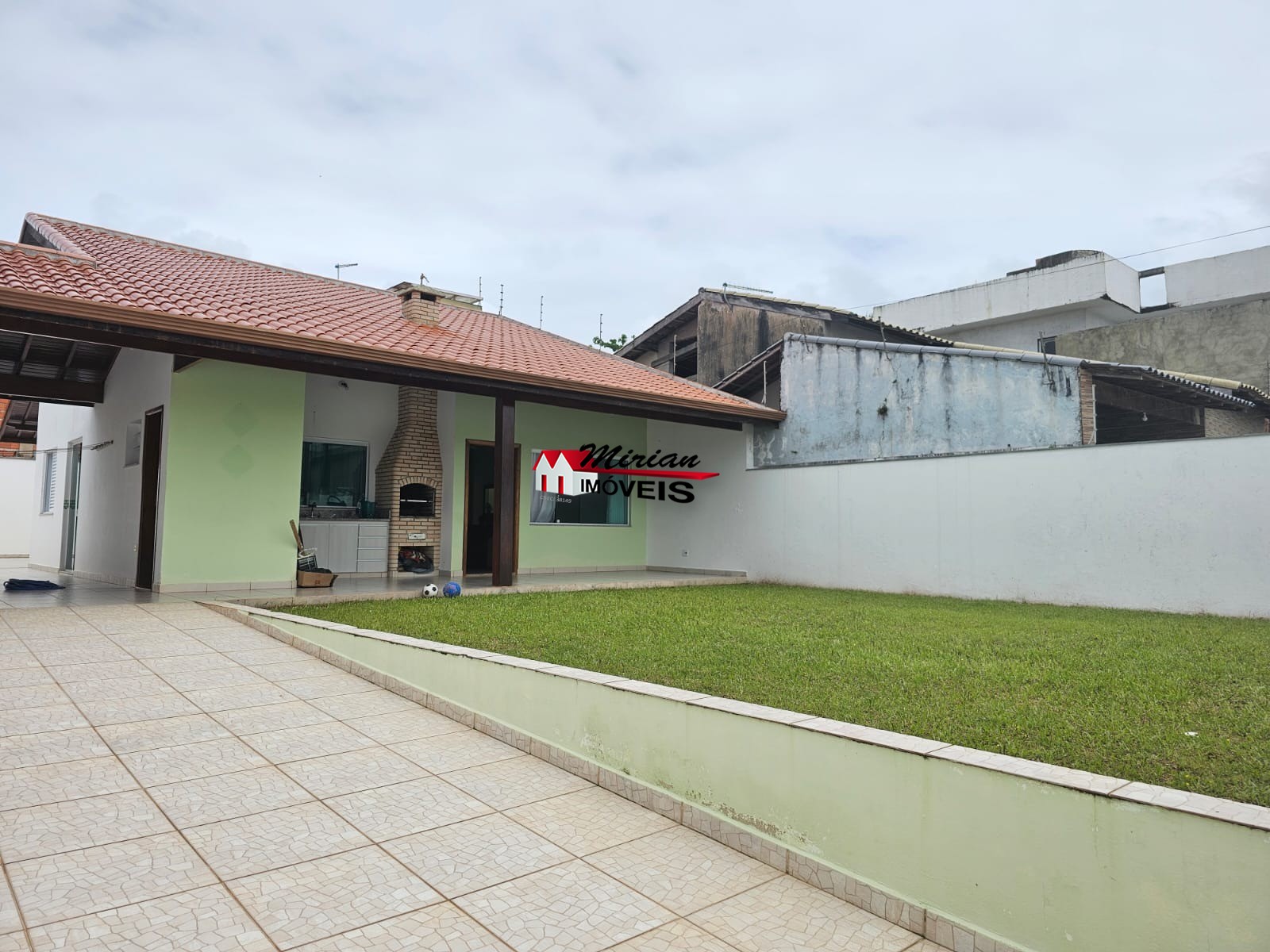 Casa à venda com 3 quartos, 140m² - Foto 2