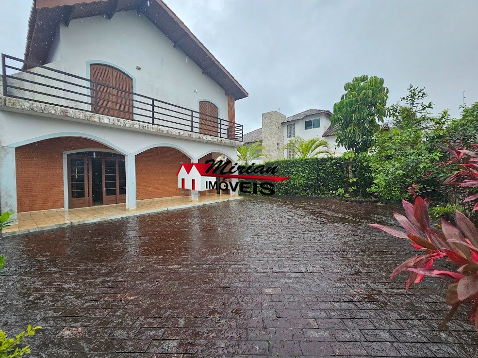 Casa de Condomínio à venda com 4 quartos, 220m² - Foto 1