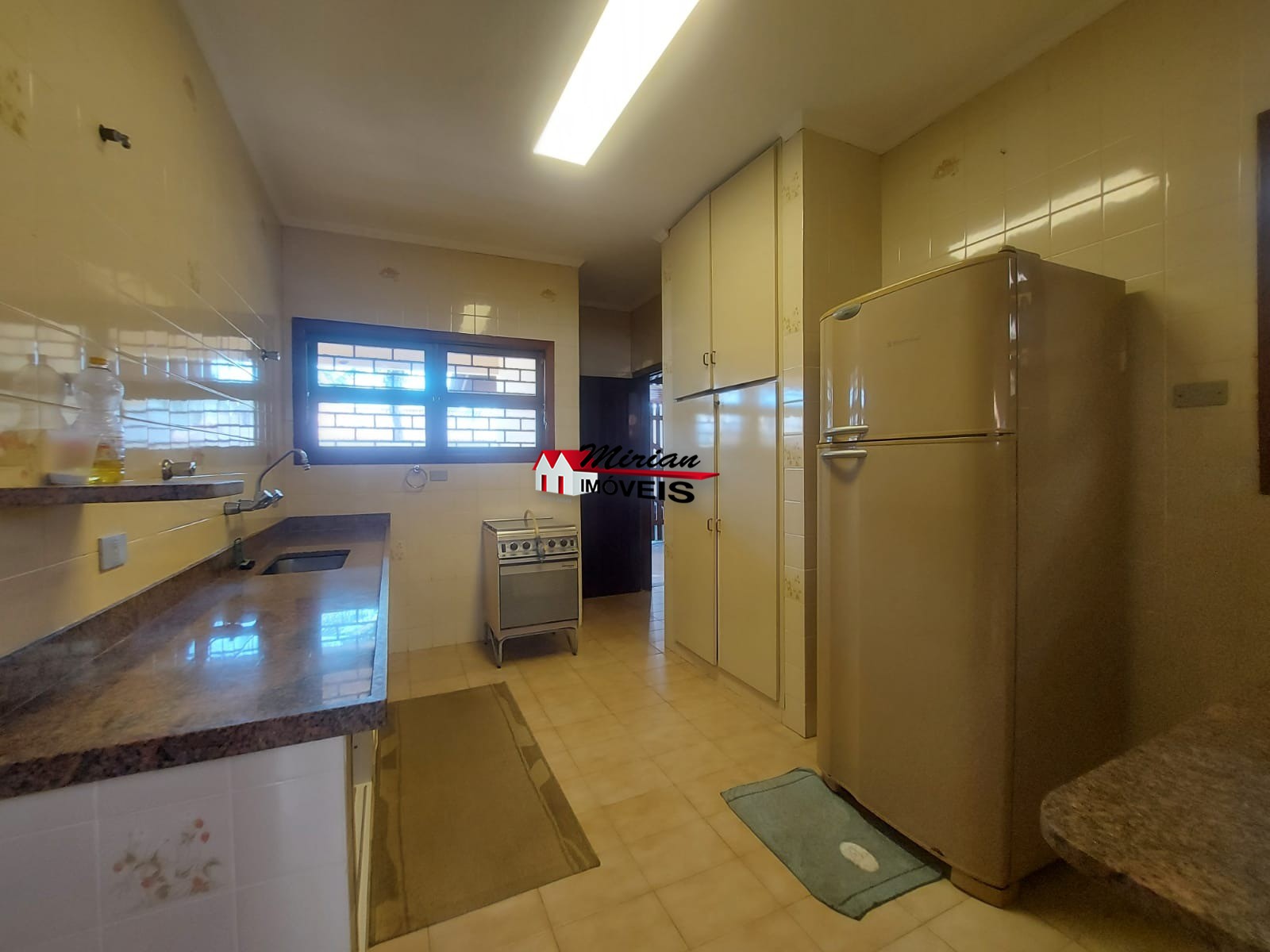 Casa à venda com 3 quartos, 151m² - Foto 11