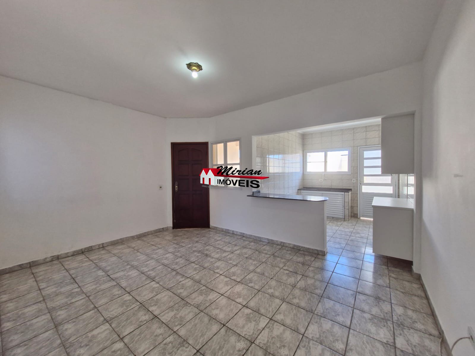 Casa à venda com 3 quartos, 70m² - Foto 1