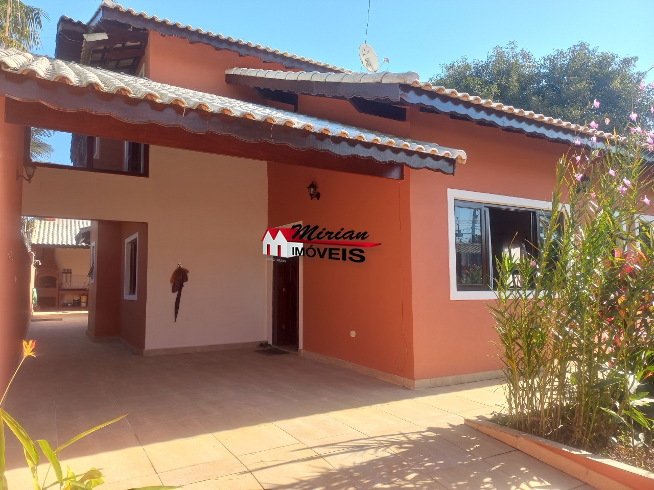 Casa à venda com 3 quartos, 184m² - Foto 1