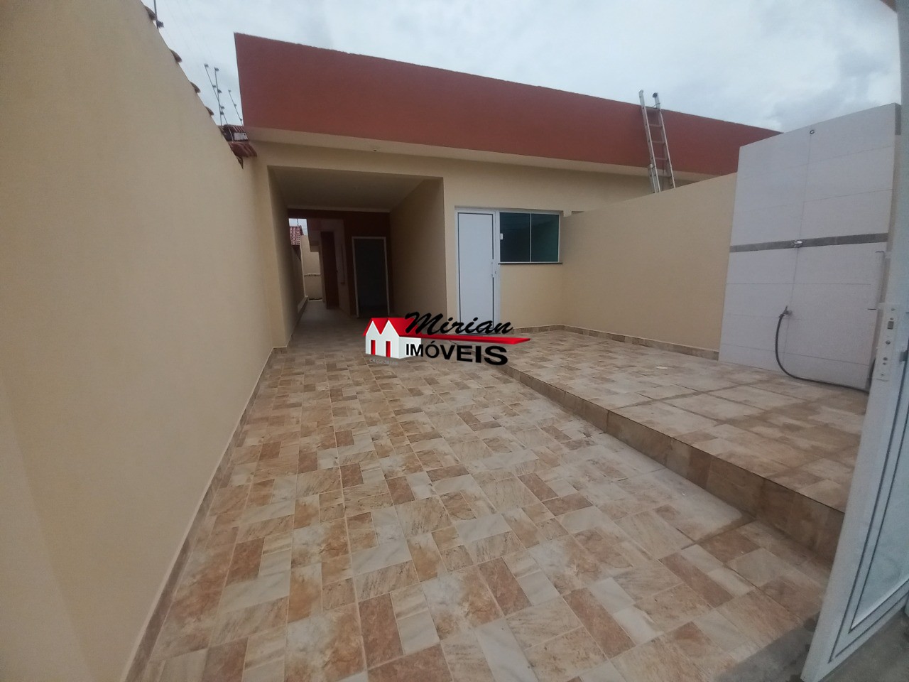 Casa à venda com 2 quartos, 82m² - Foto 2