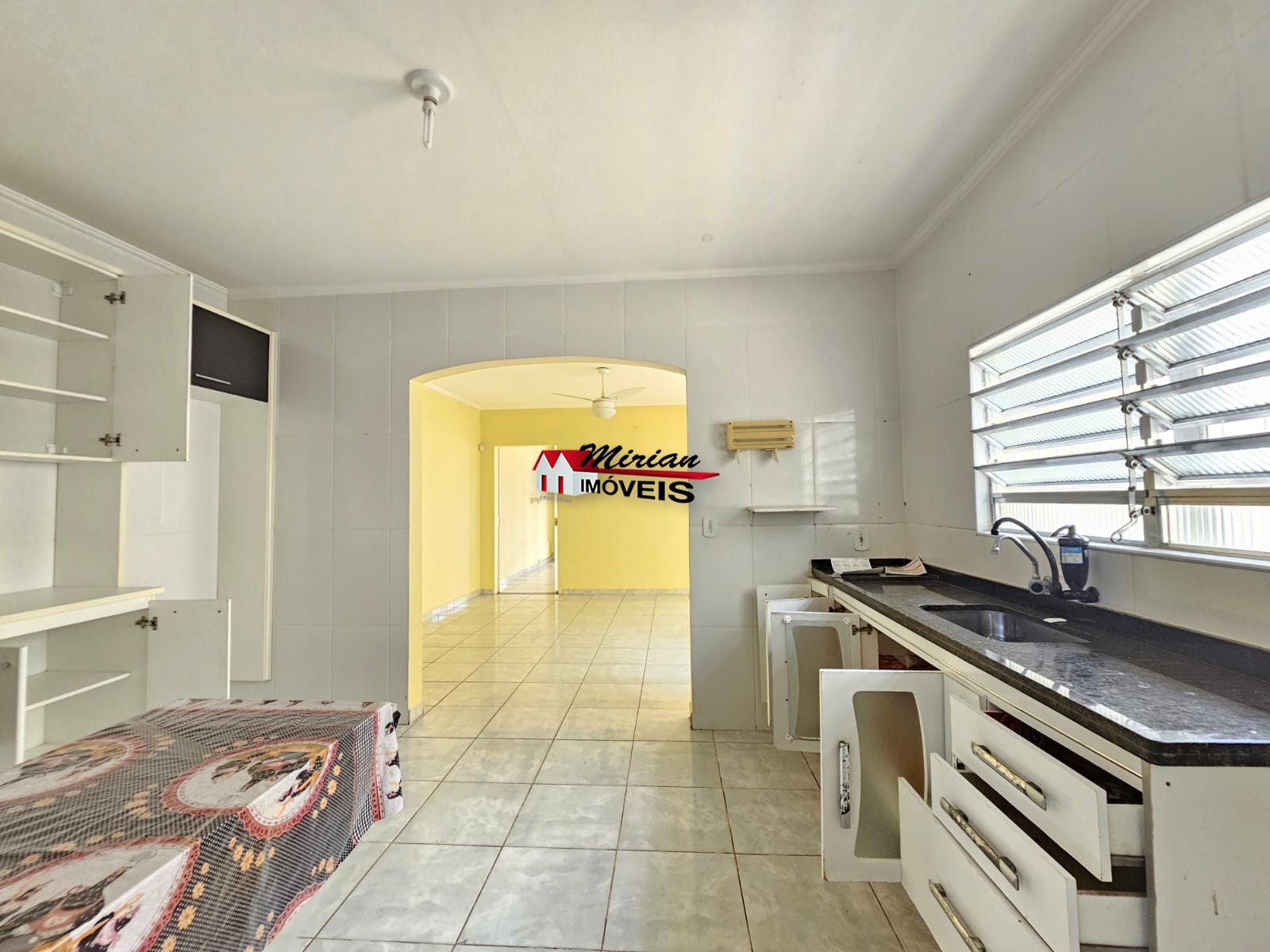 Casa à venda com 3 quartos, 182m² - Foto 6