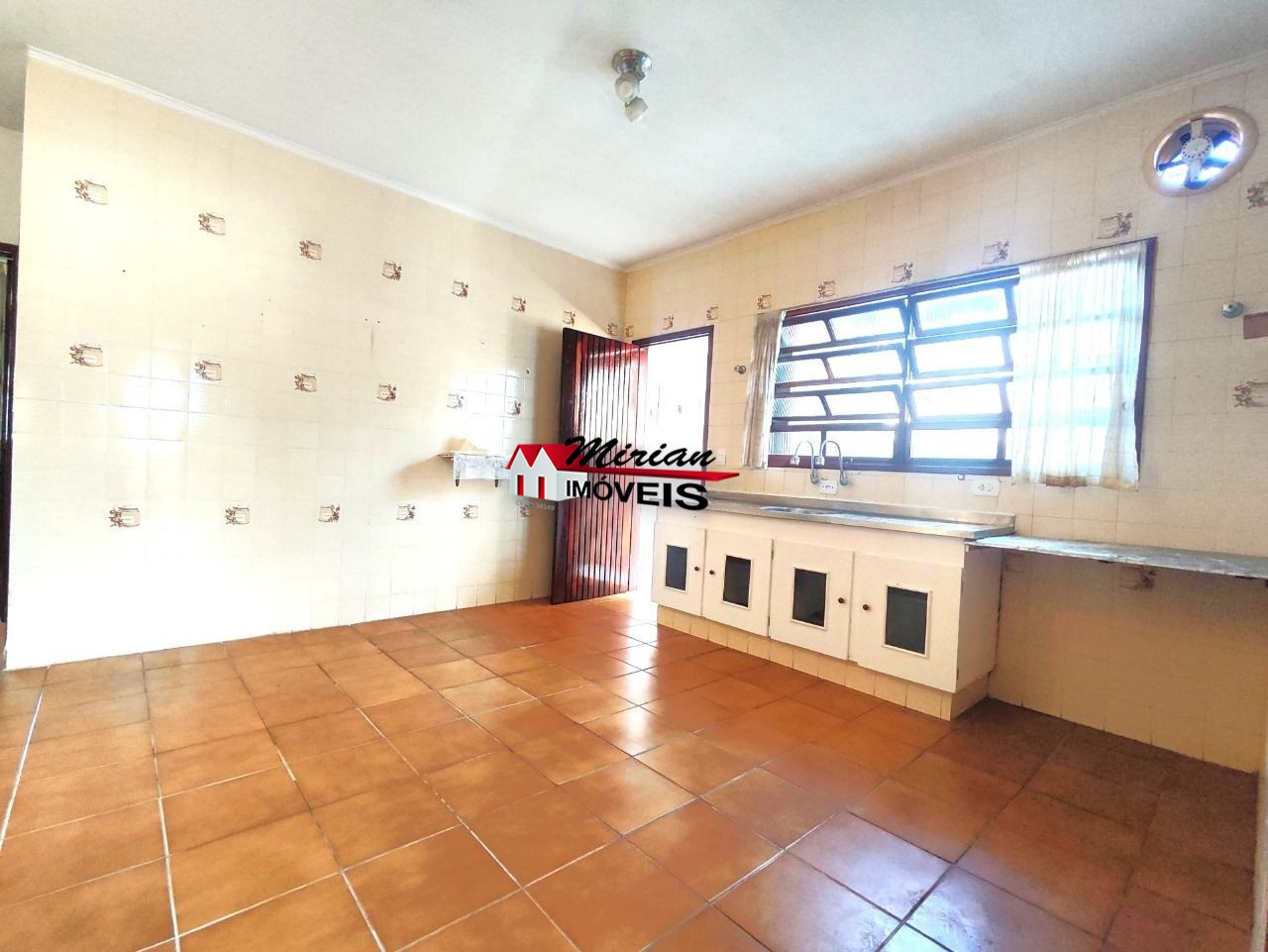 Casa à venda com 3 quartos, 120m² - Foto 9