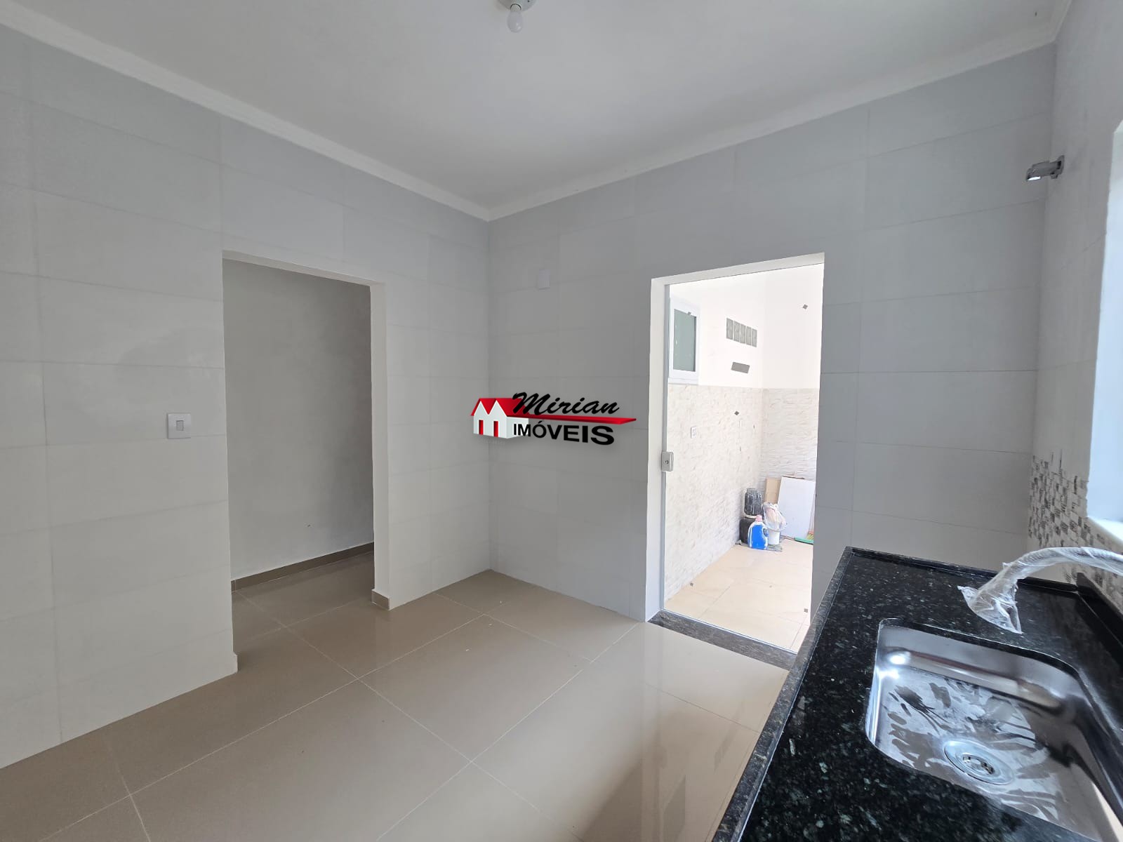 Casa à venda com 2 quartos, 180m² - Foto 8