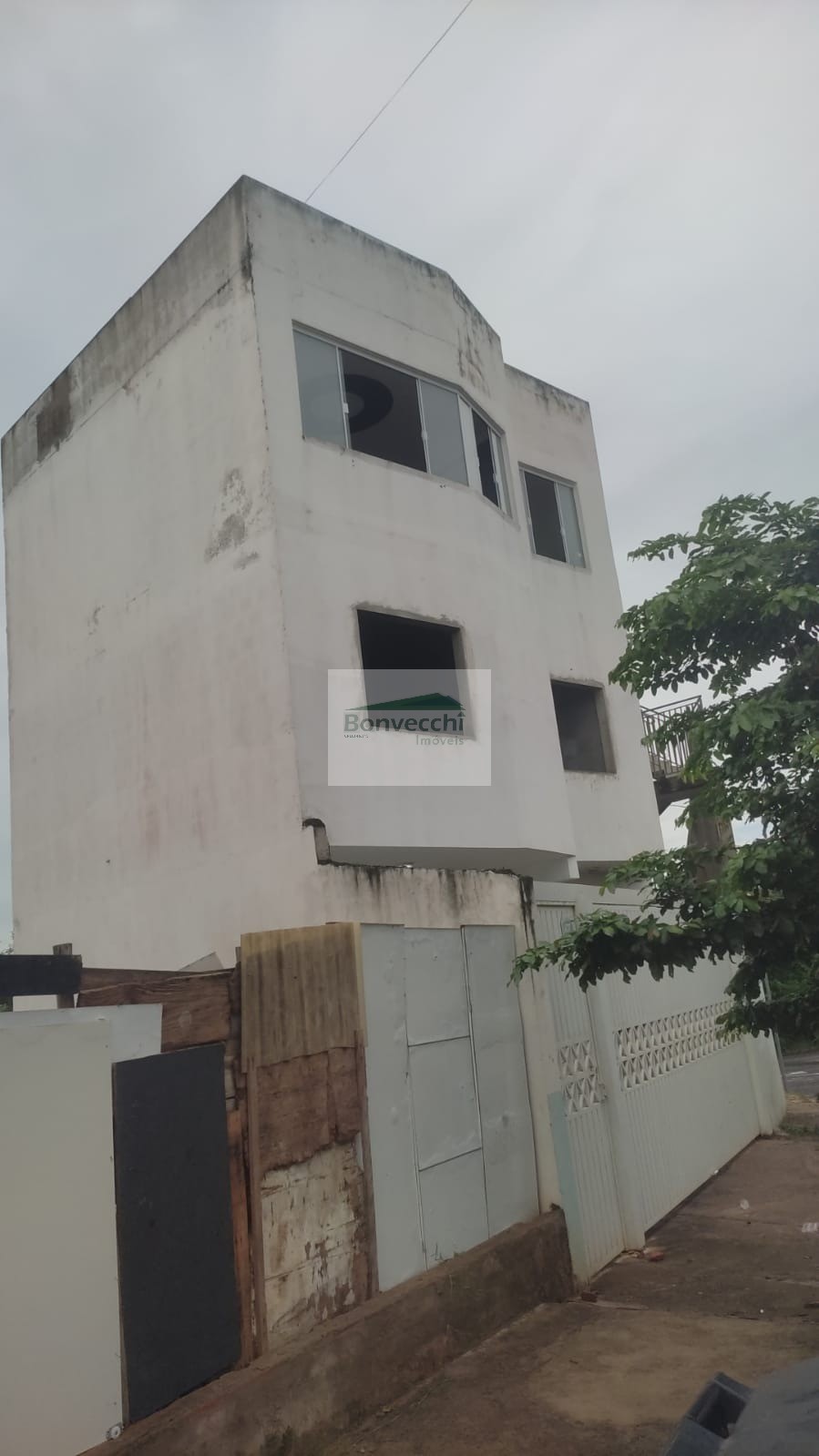 Sobrado à venda com 3 quartos, 217m² - Foto 1