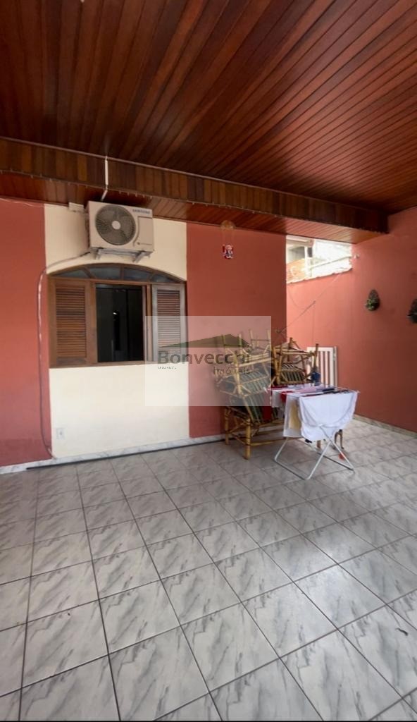 Casa à venda com 2 quartos, 126m² - Foto 2