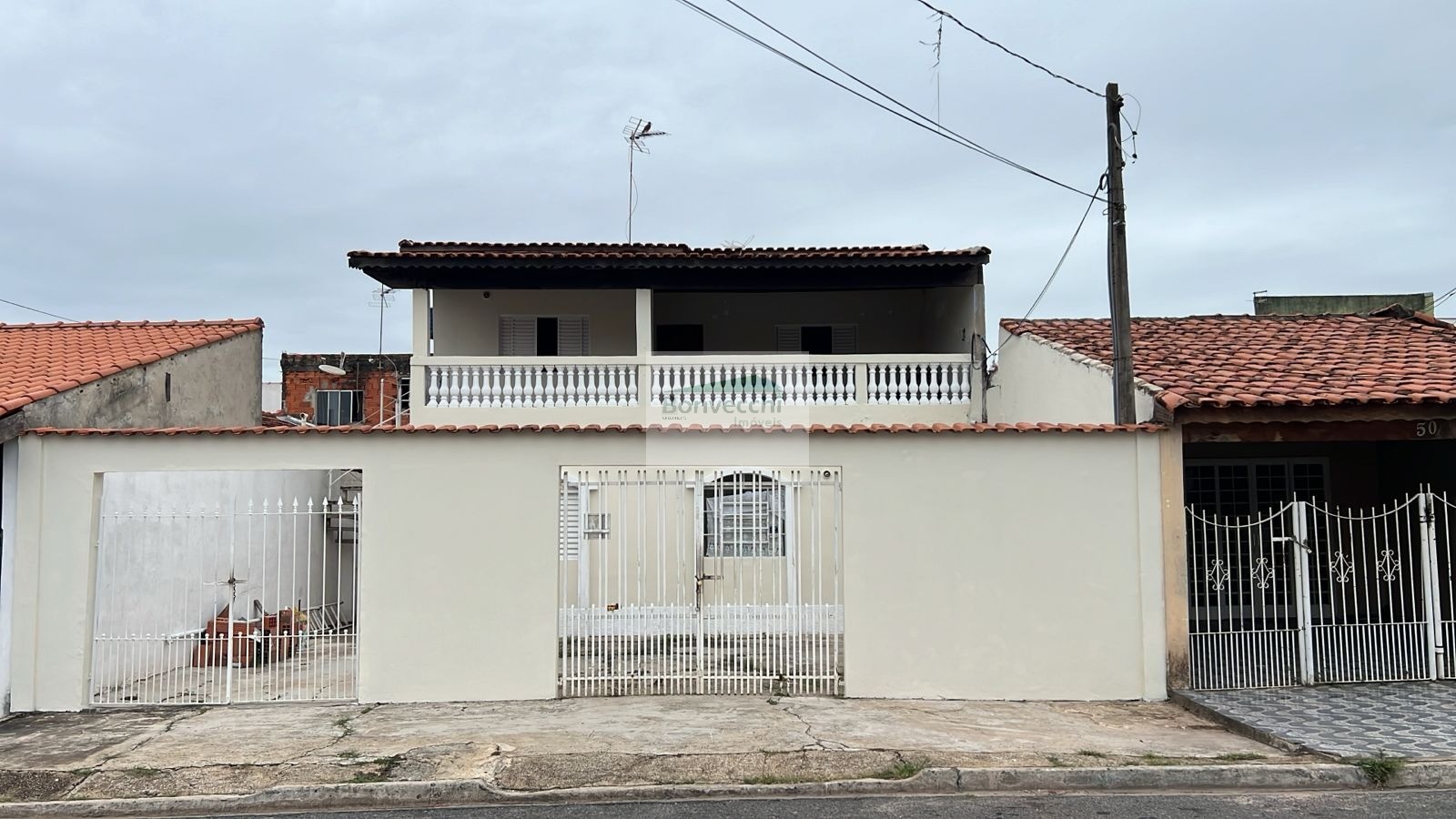 Sobrado à venda com 5 quartos, 250m² - Foto 1